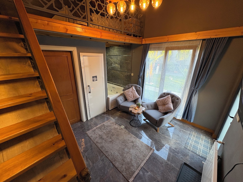 Antik River House 22/48