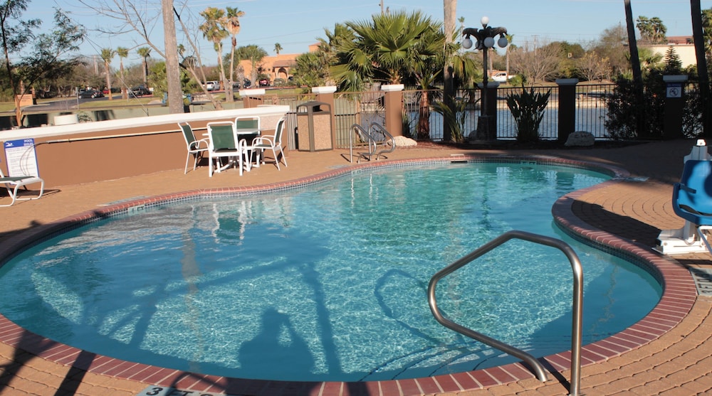 Holiday Inn Express Hotel Suites Brownsville 3/62