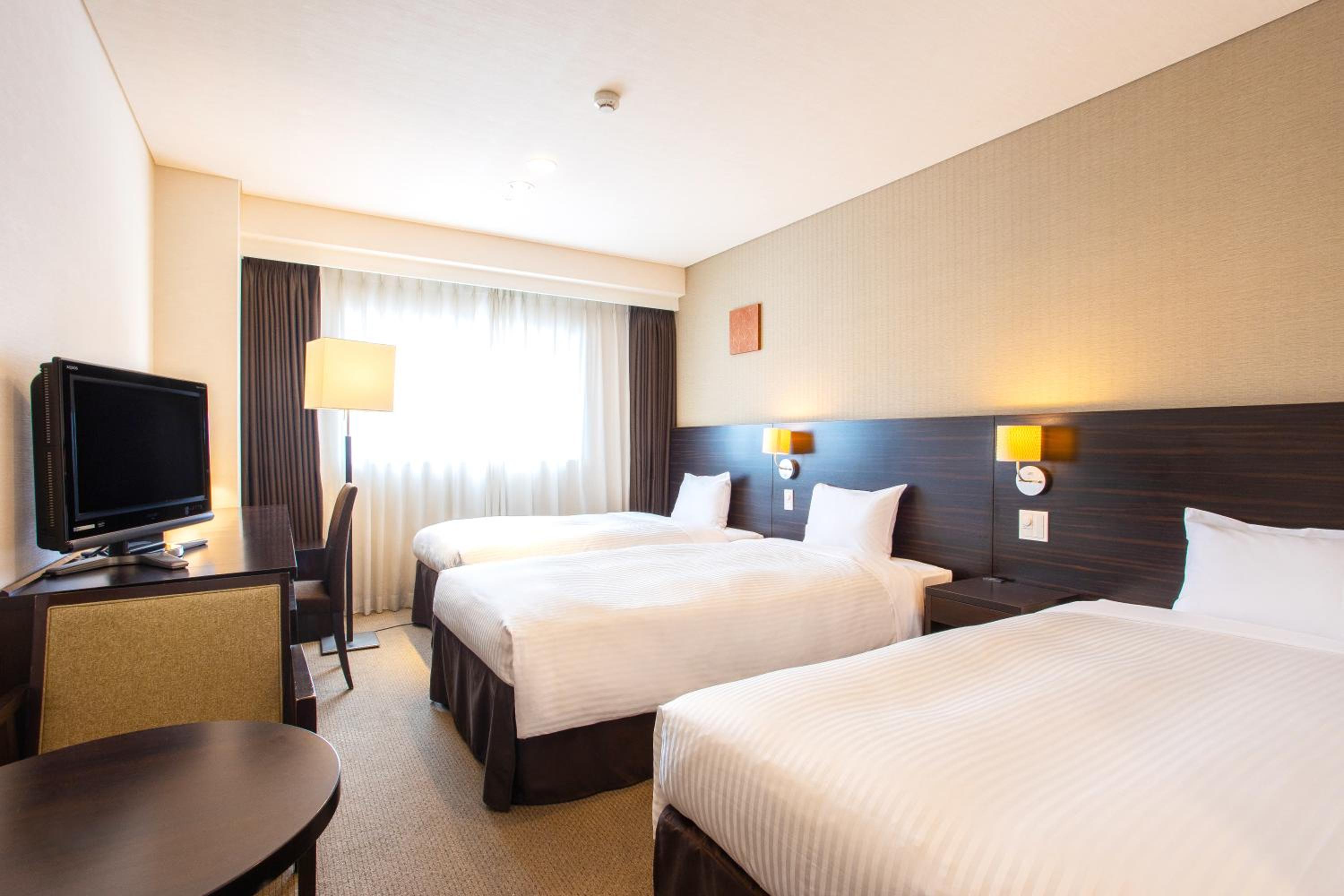 ROOM, TRIPLE