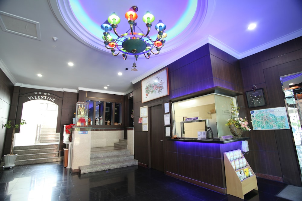 Valentine Hotel 9/47