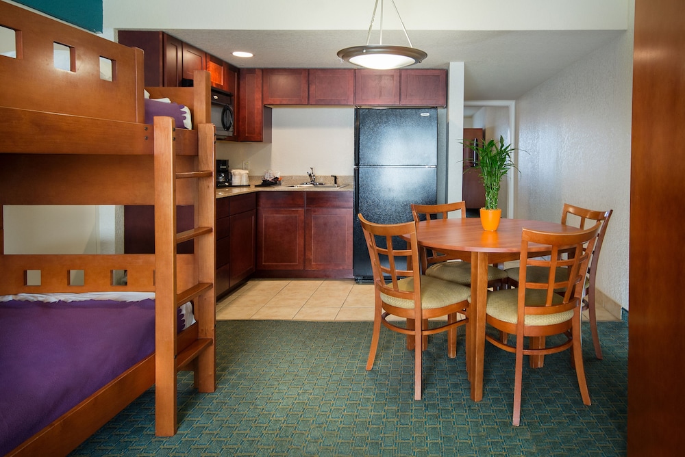 Ramada by Wyndham Hotel & Water Park 48/67