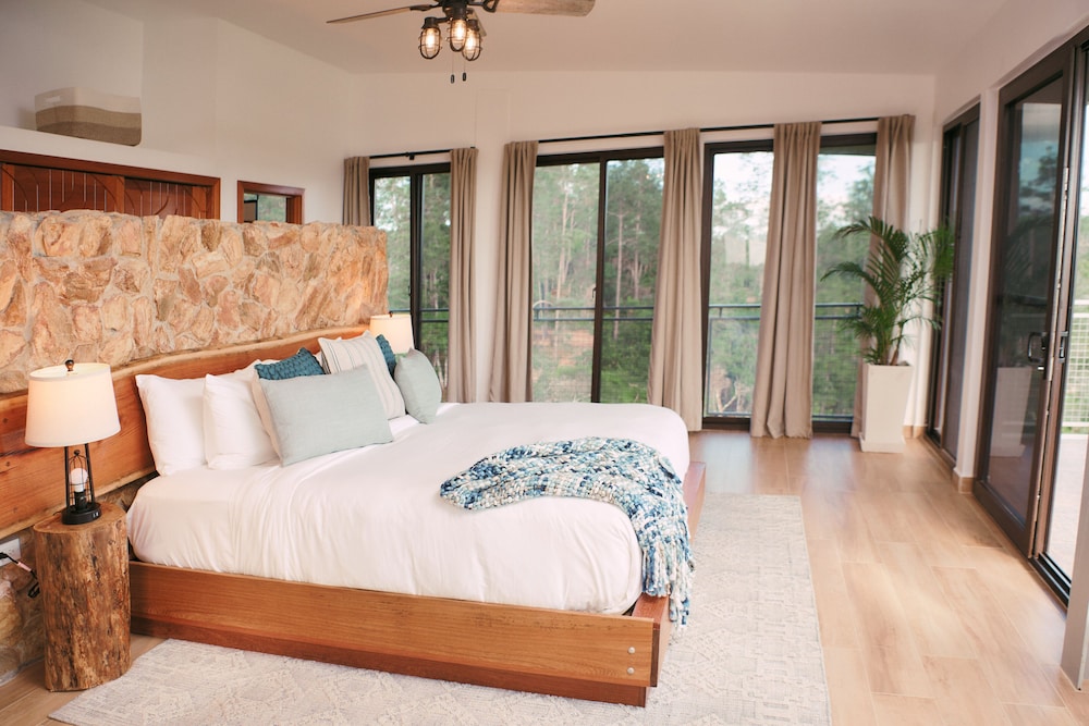 Tower, King Bed