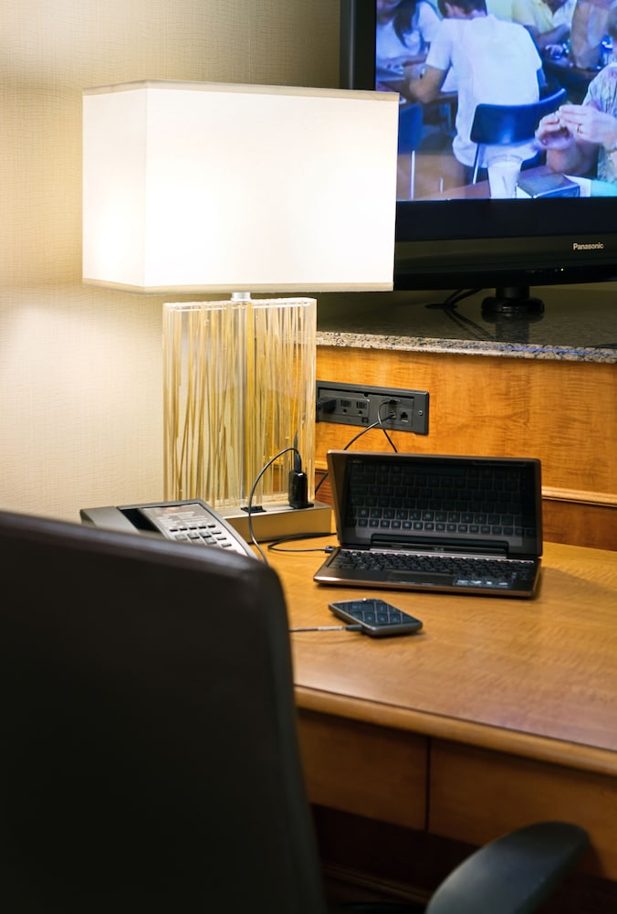 Crowne Plaza Minneapolis West 14/60