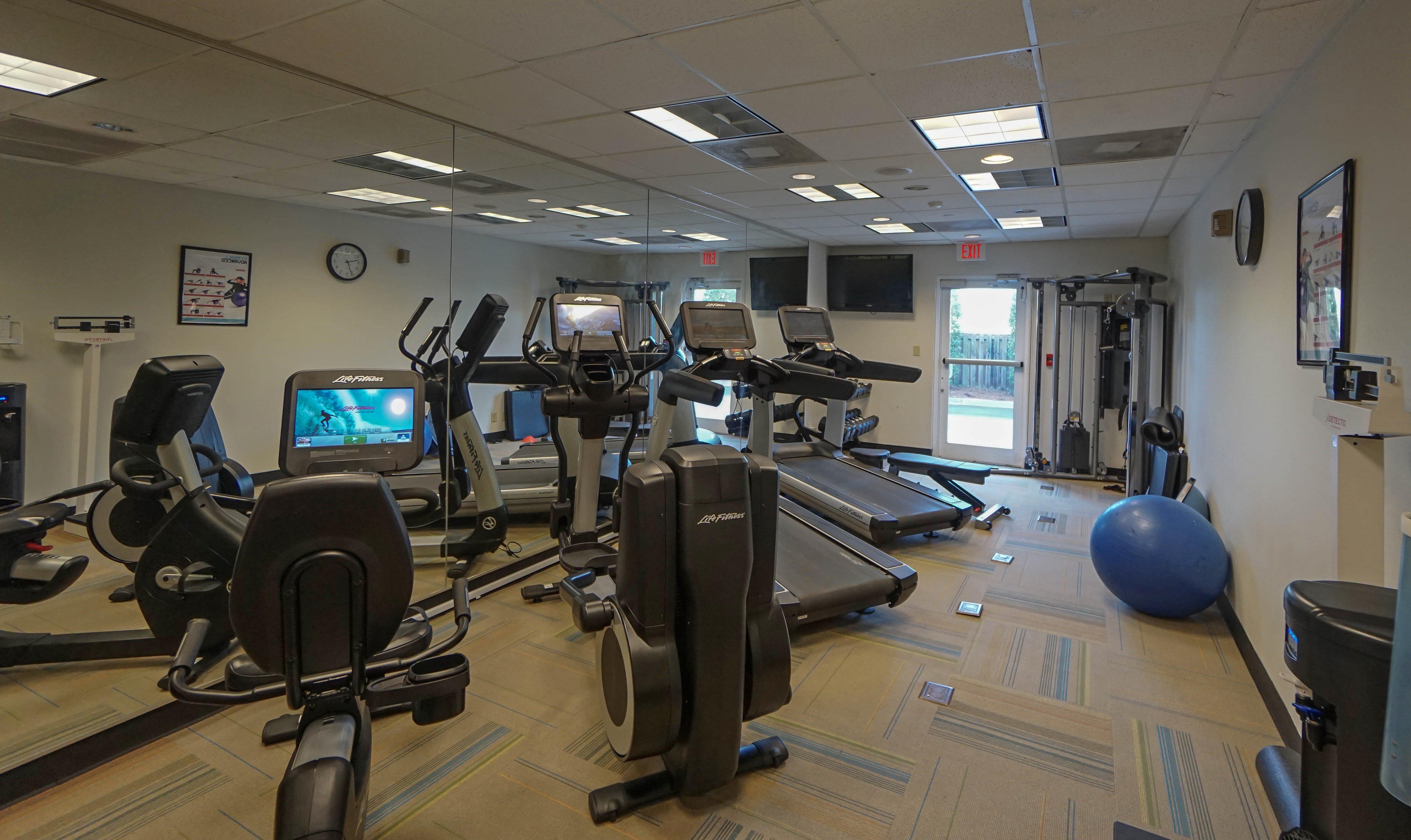 Holiday Inn Express Hotel Suites Savannah Midtown 33/81