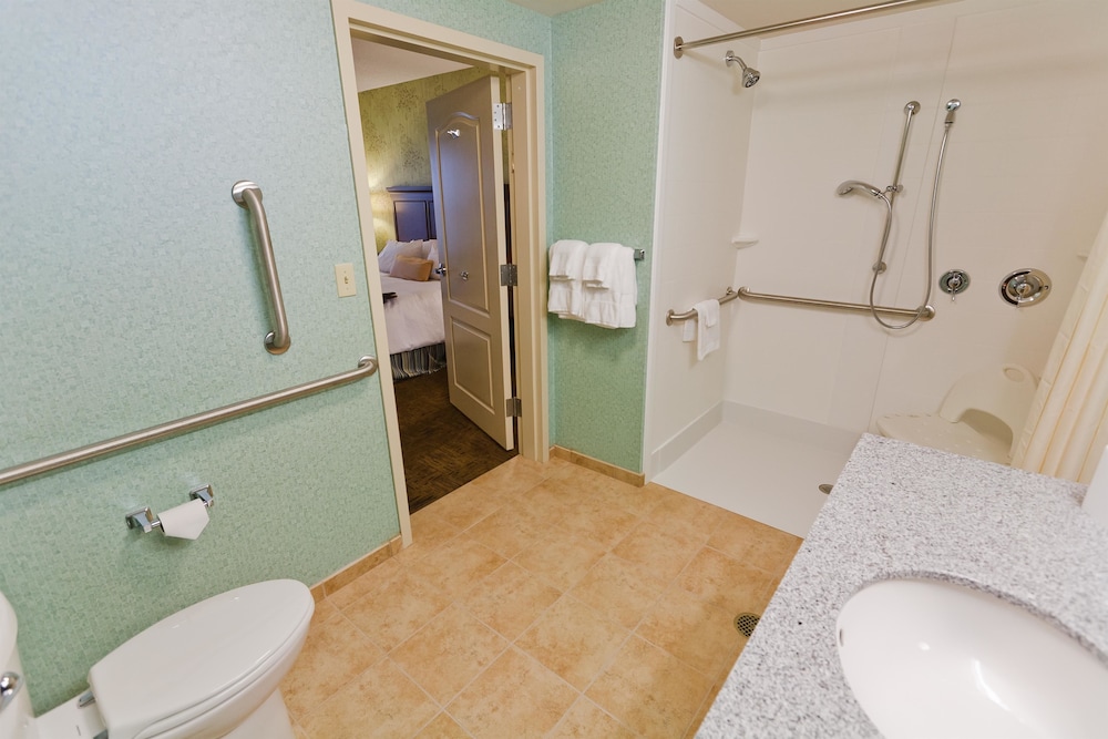 Hampton Inn Suites Exeter 18/52