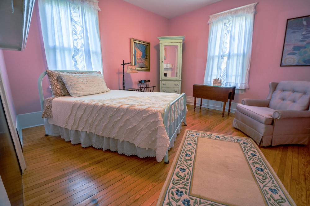 The Dailey Renewal Retreat Bed Breakfast 12/47