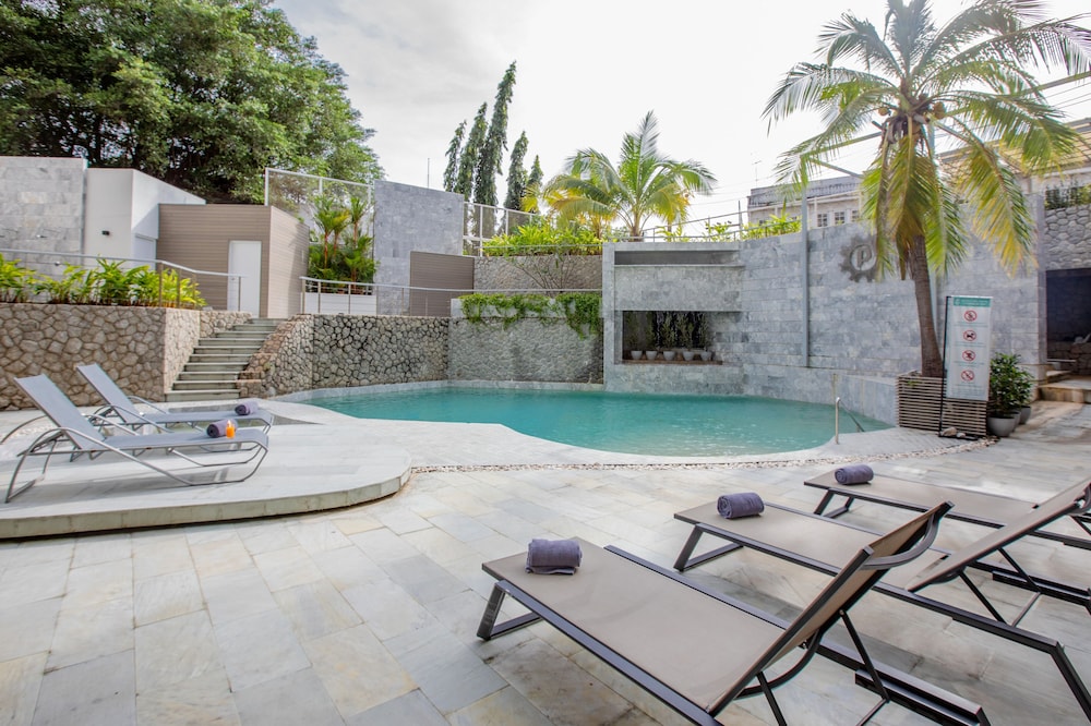 Pearl Hotel Phuket 60/64
