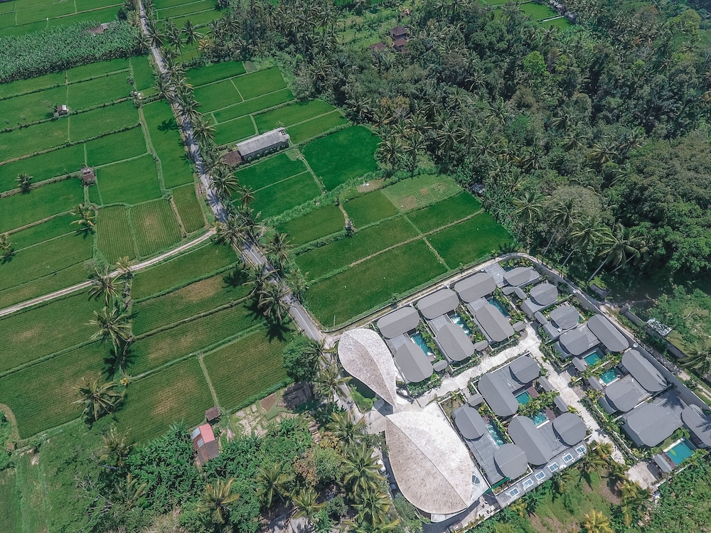 Daun Lebar Villas 24/50