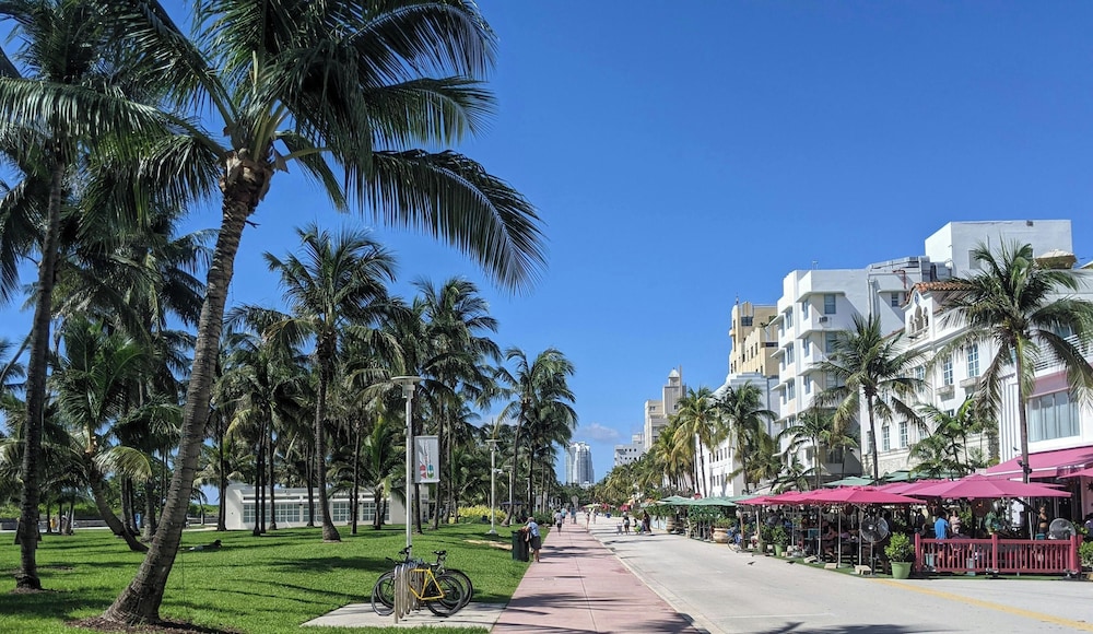 The Broadmore Miami Beach 35/48