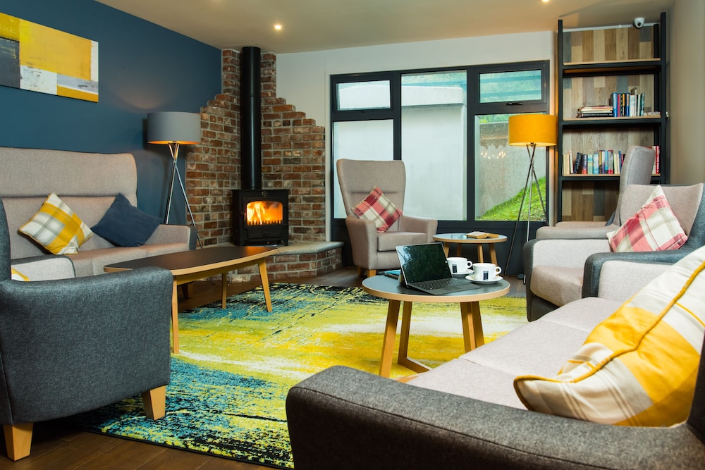 Ibis Plymouth 30/50