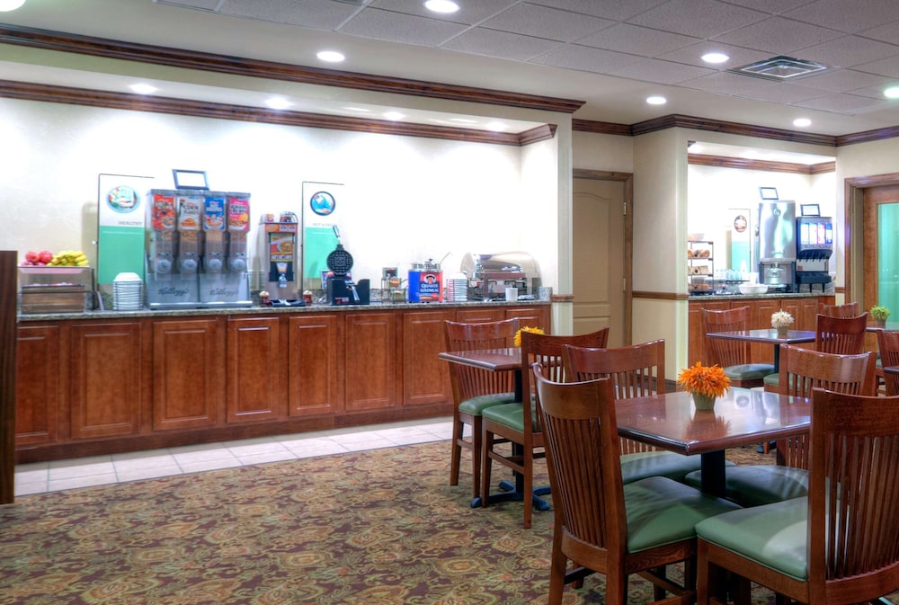 Country Inn & Suites By Radisson, Emporia, VA 32/37