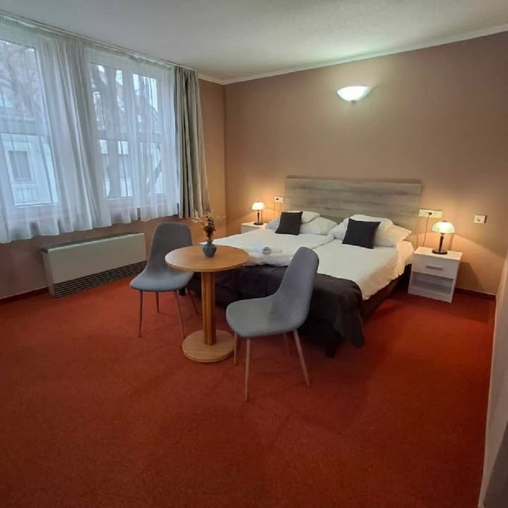 Hotel Unicornis 71/83