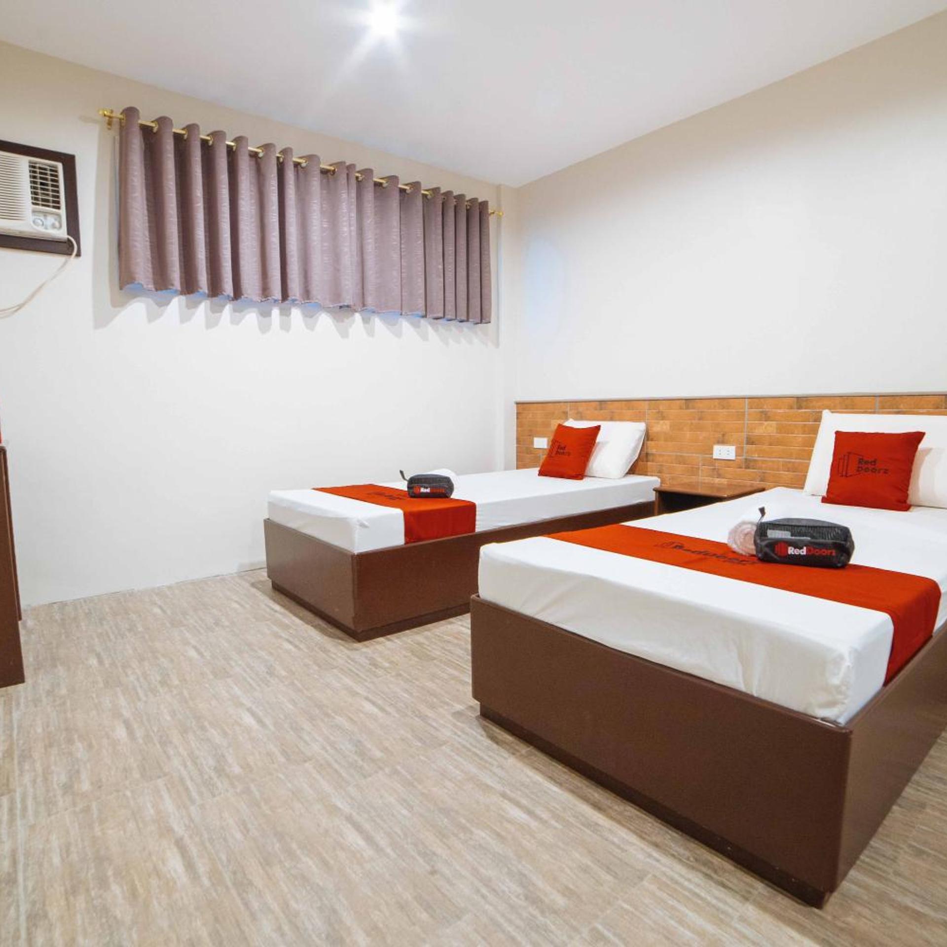 RedDoorz @ Traveler's Inn Bajada Davao 8/24