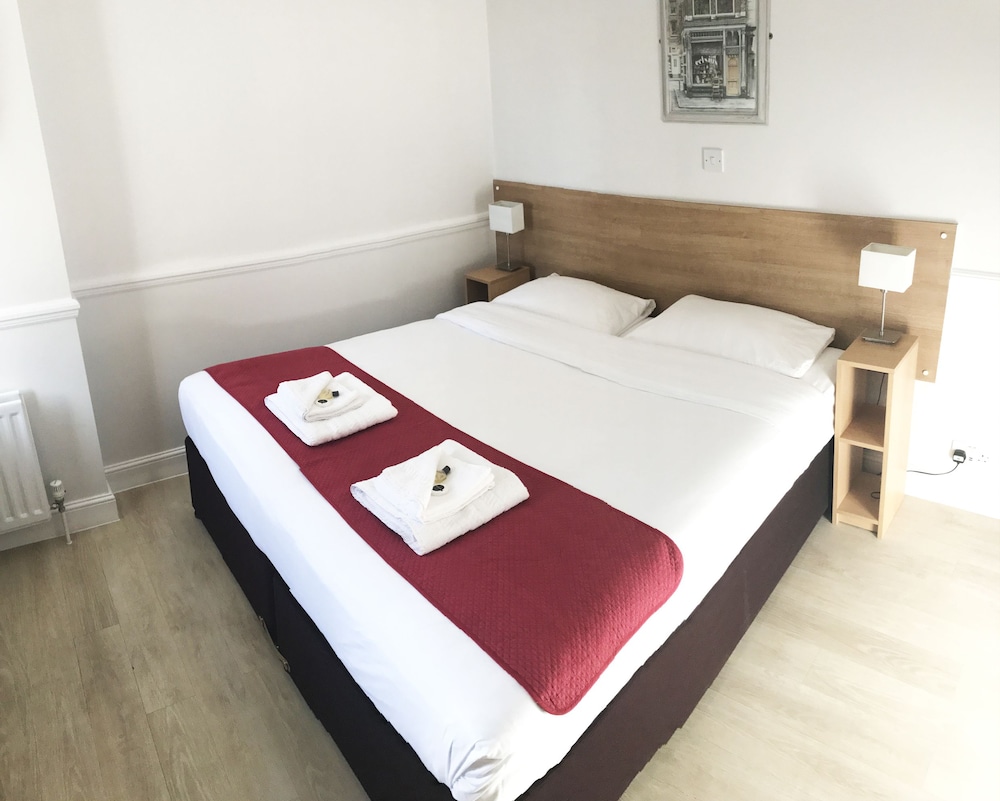 Gidea Park Hotel 10/51
