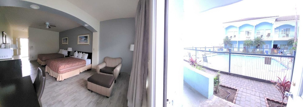Casa Bella Hotel and Suites 17/24