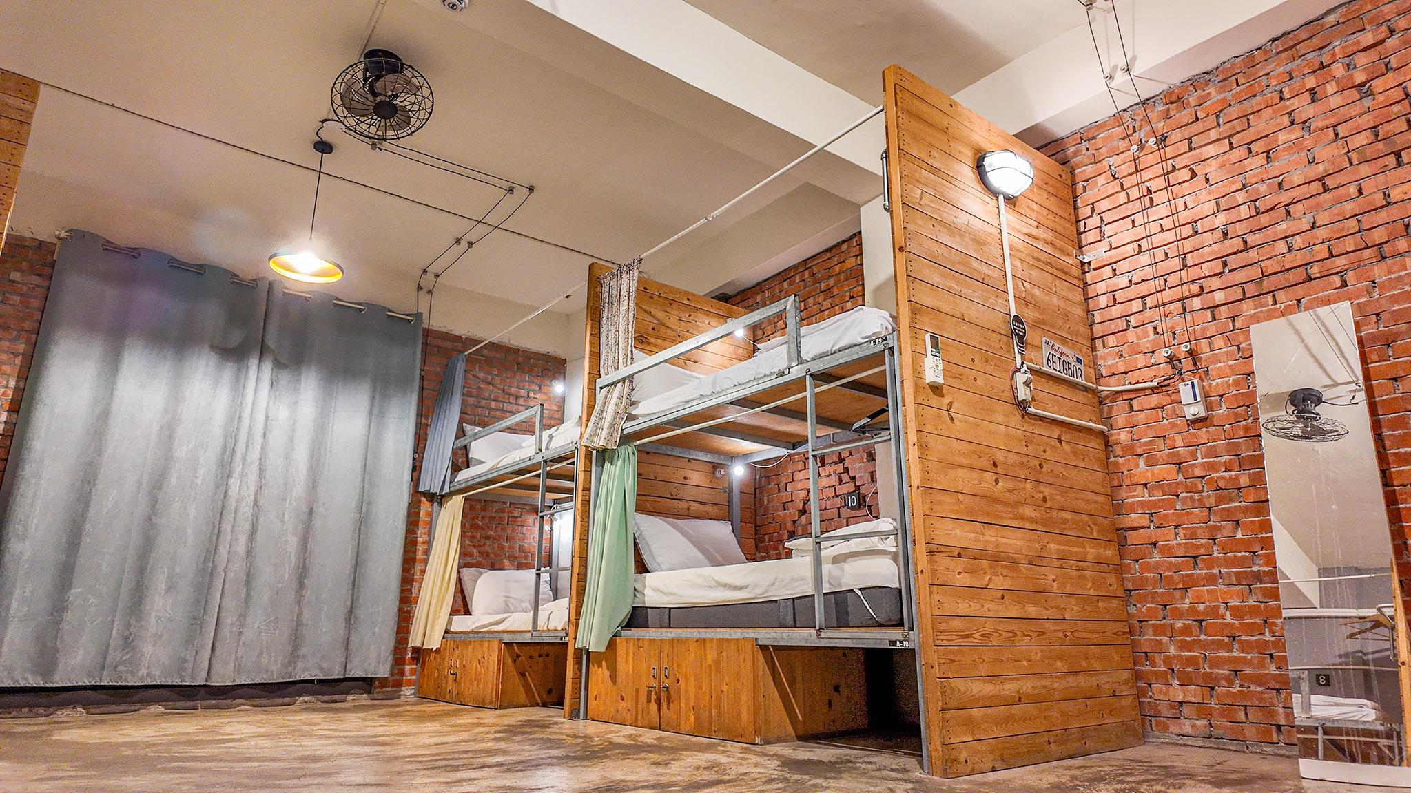 Mixed Dorm, 10 Bunk Beds