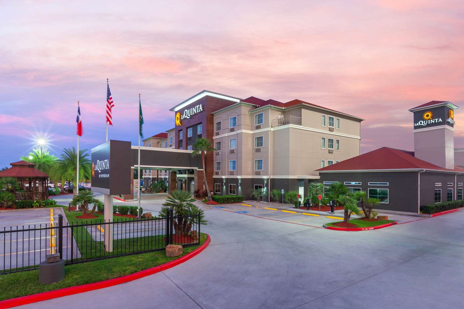 La Quinta Inn & Suites by Wyndham Houston Channelview 4/66