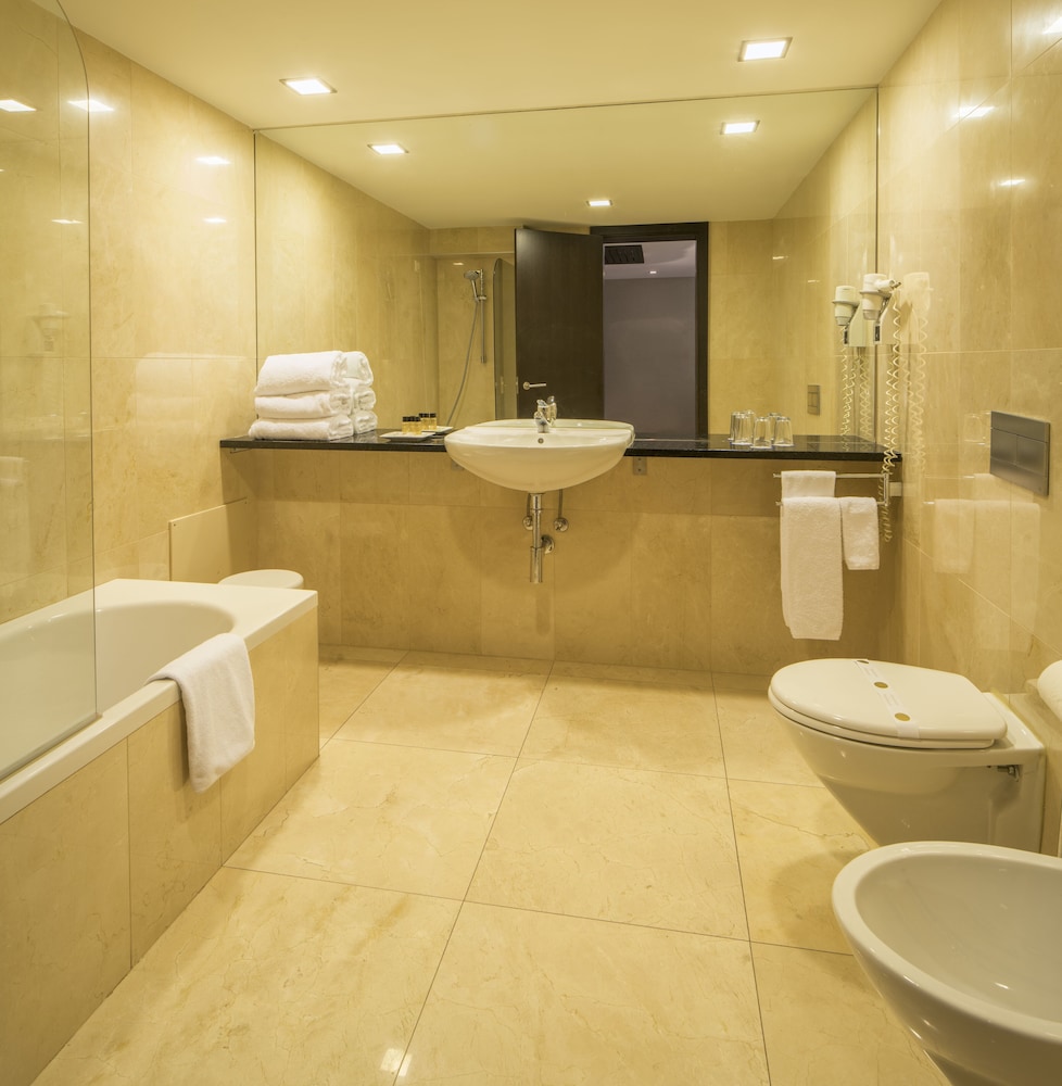Hotel NH Coimbra Dona Ines 47/50
