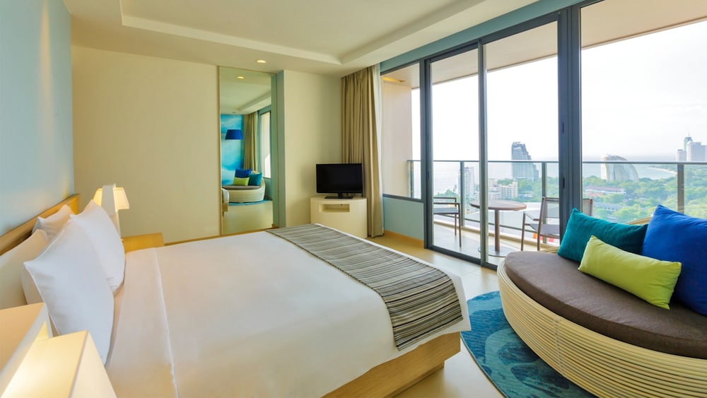 1 Bedroom, Tower, Club, Executive, Suite, King Bed