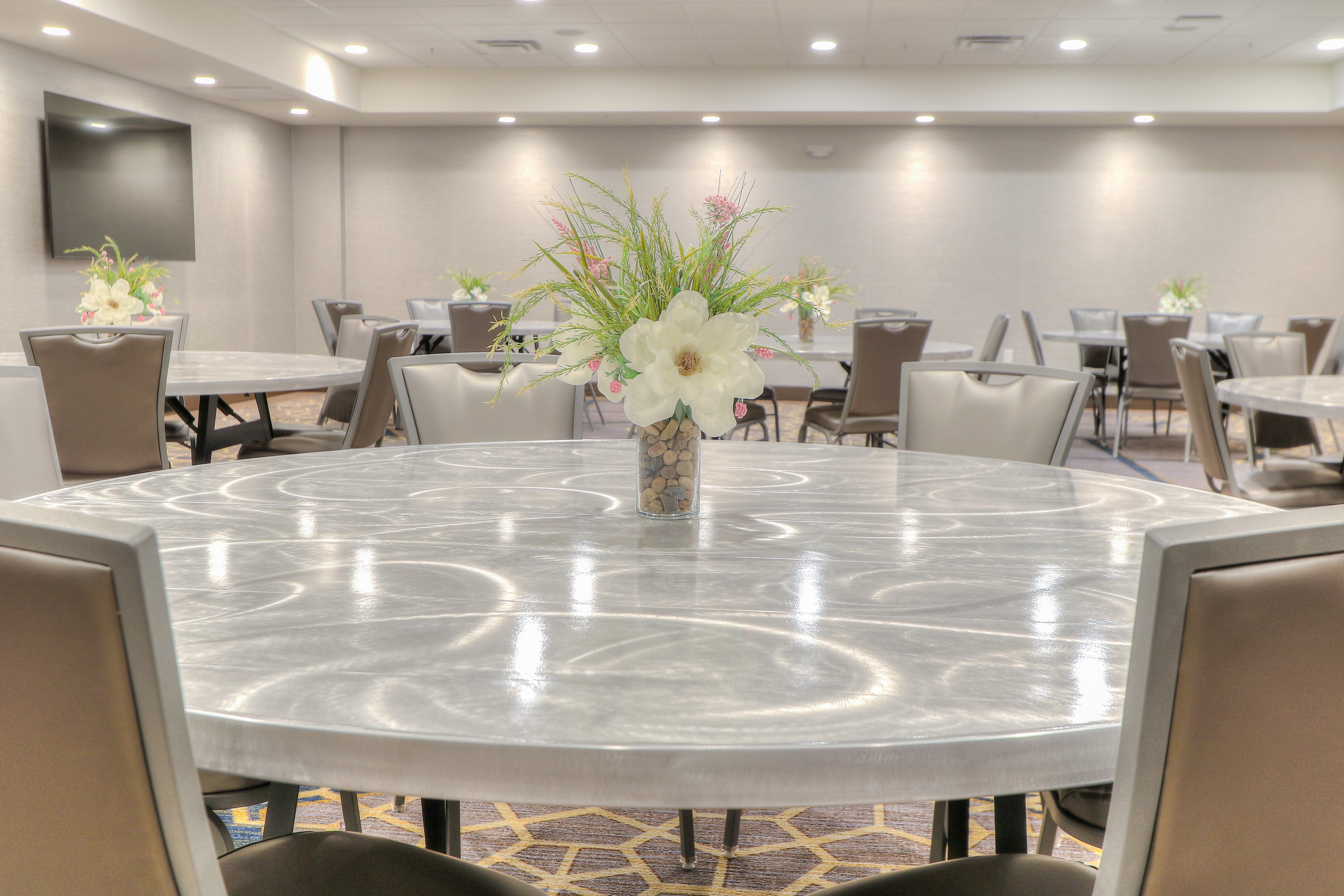 Holiday Inn & Suites Pigeon Forge Convention Center (ex Econo Lodge Hotel) 18/30