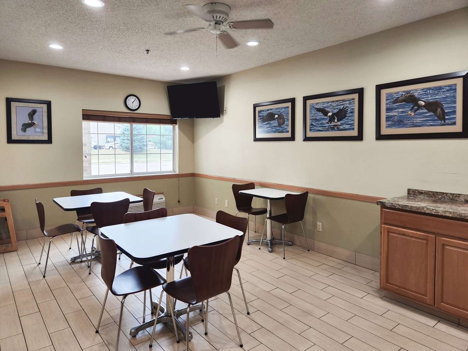 MainStay Suites LeClaire - Quad Cities 12/13