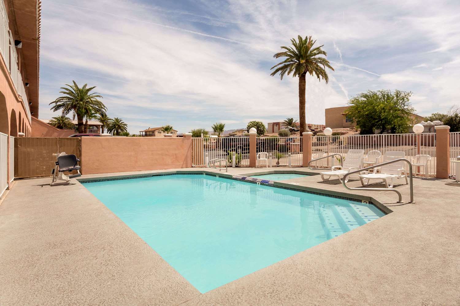 Days Inn by Wyndham Bullhead City 13/14
