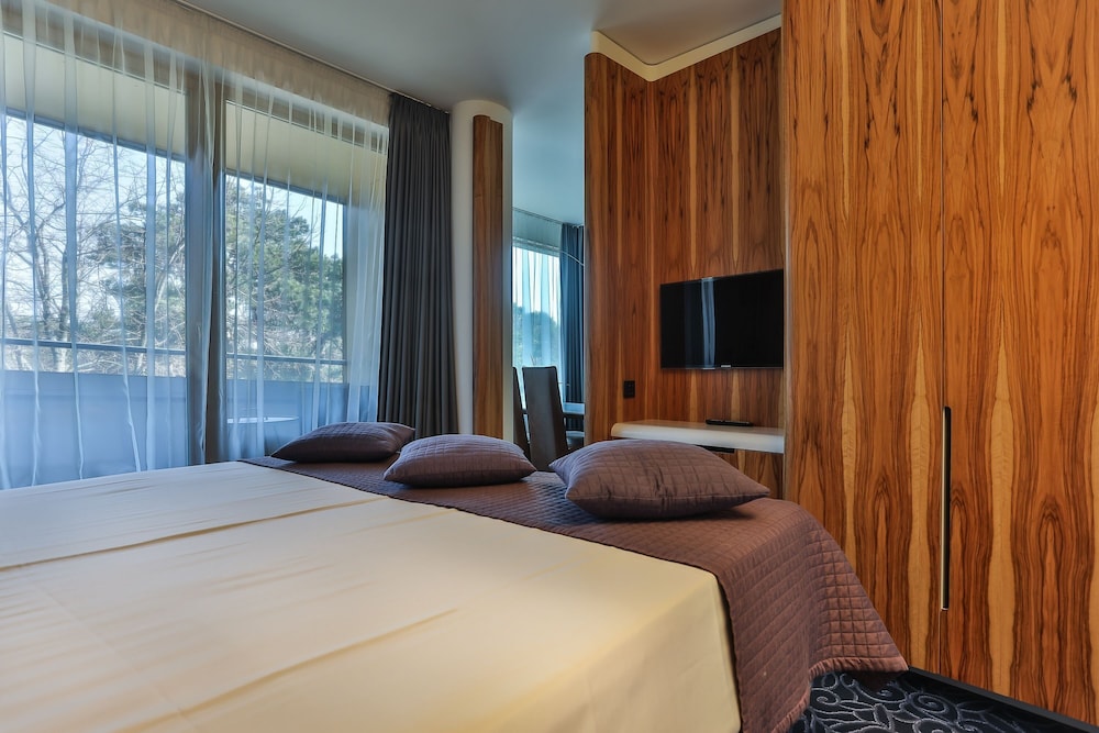 Deluxe, Suite, King Bed, 2 Sofa, Design Building