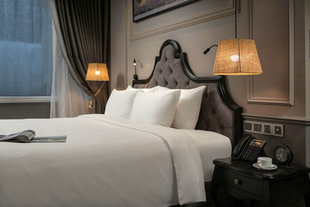 Hanoi Imperial Hotel 32/74