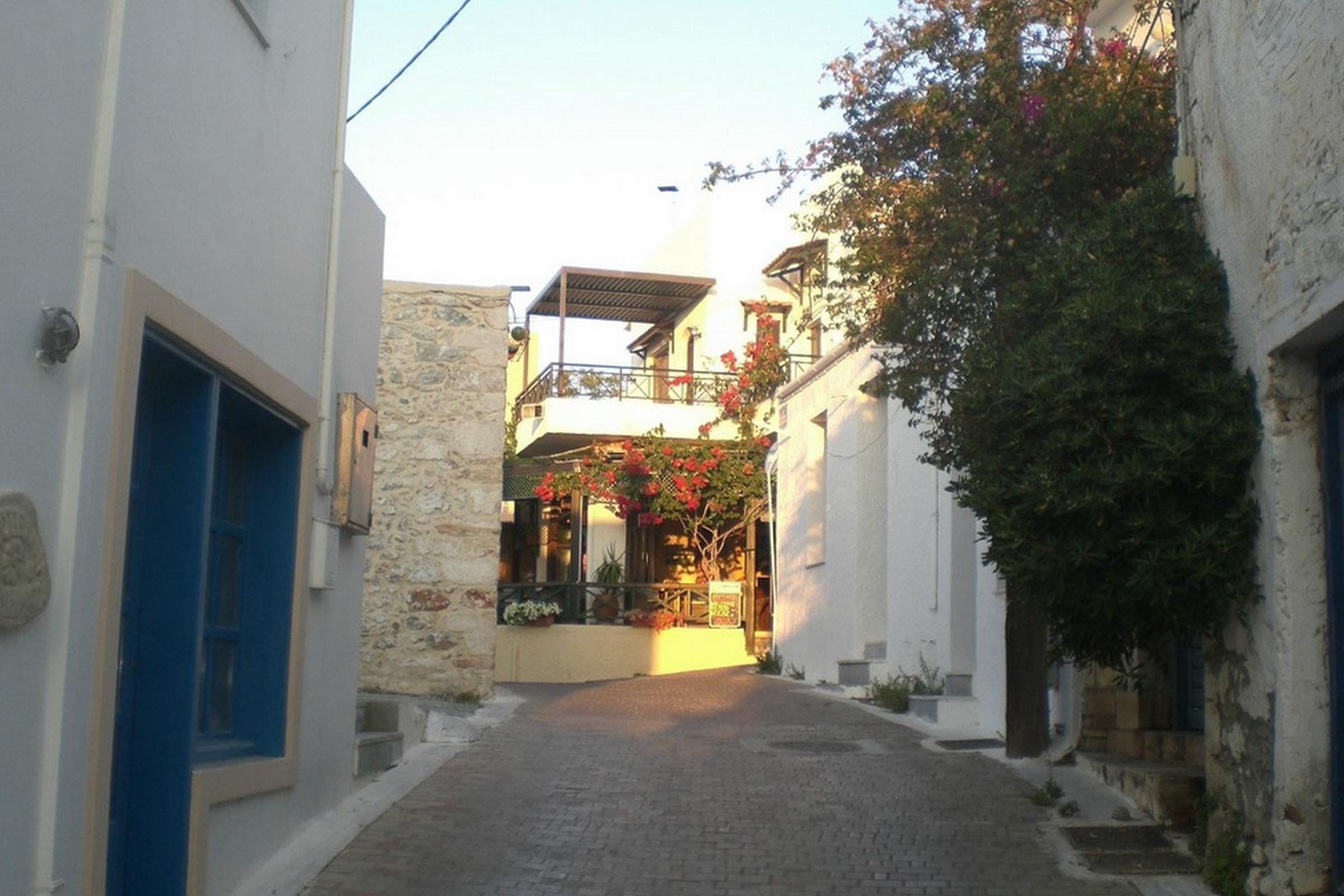 Mareva Apartments 6/25