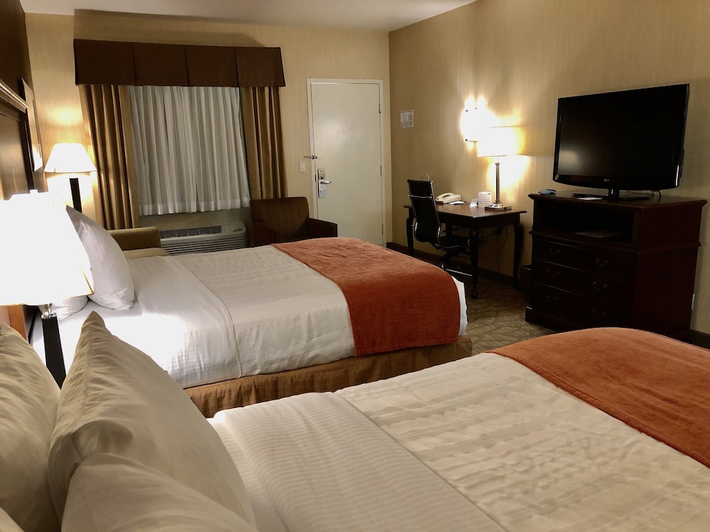 Best Western San Dimas Hotel & Suites 11/40