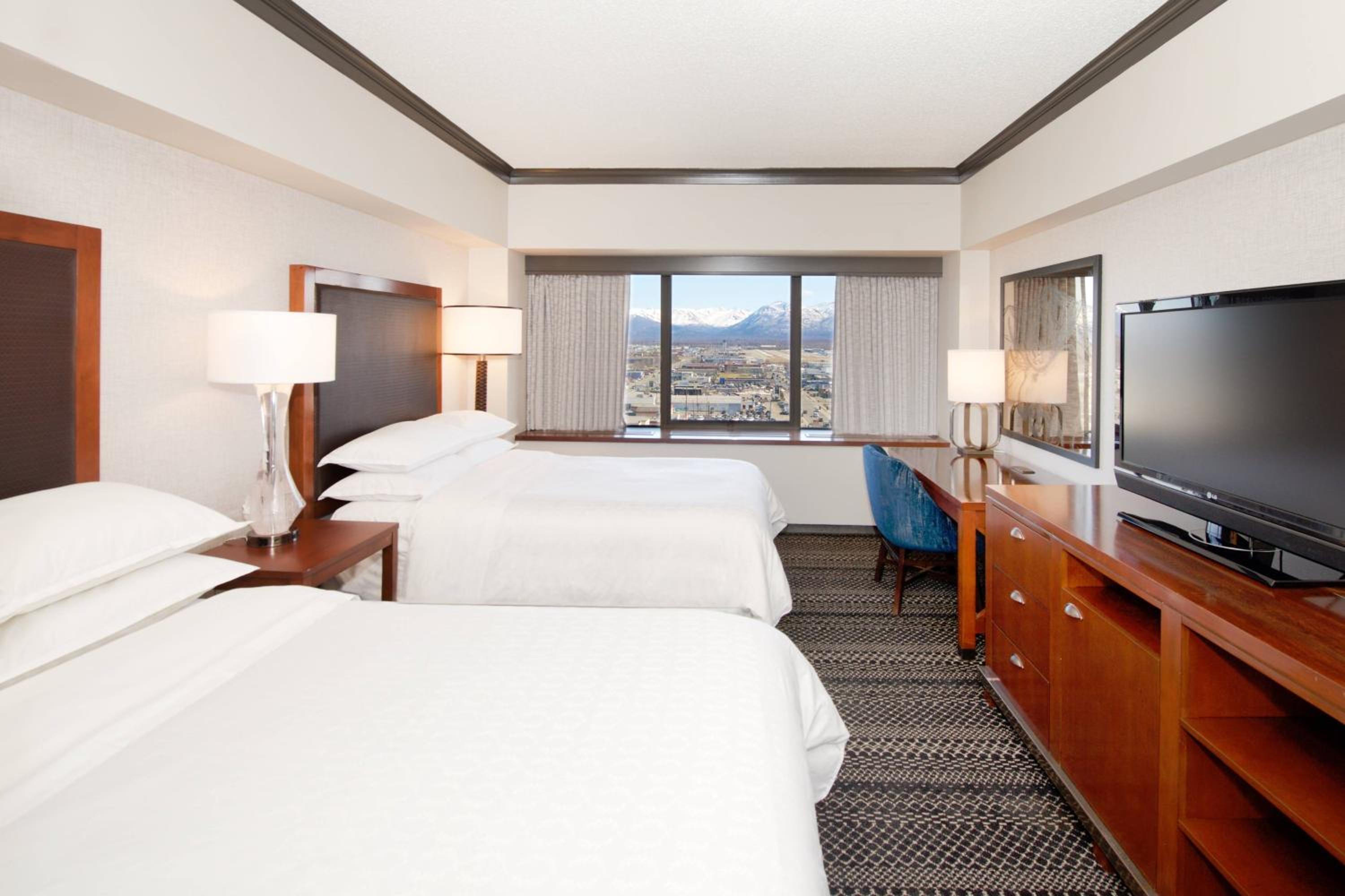 Guest Room, Deluxe, 2 Double Beds, Mountain or Bay View, High Floor، Sheraton Anchorage Hotel 3/9