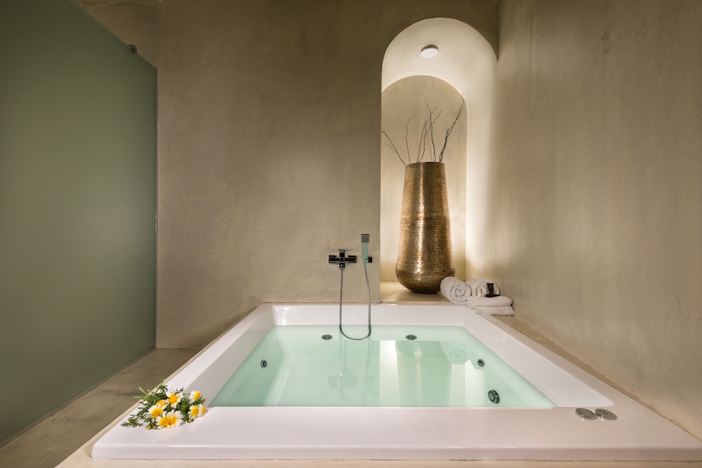 Mythical Blue Luxury Suites 27/50