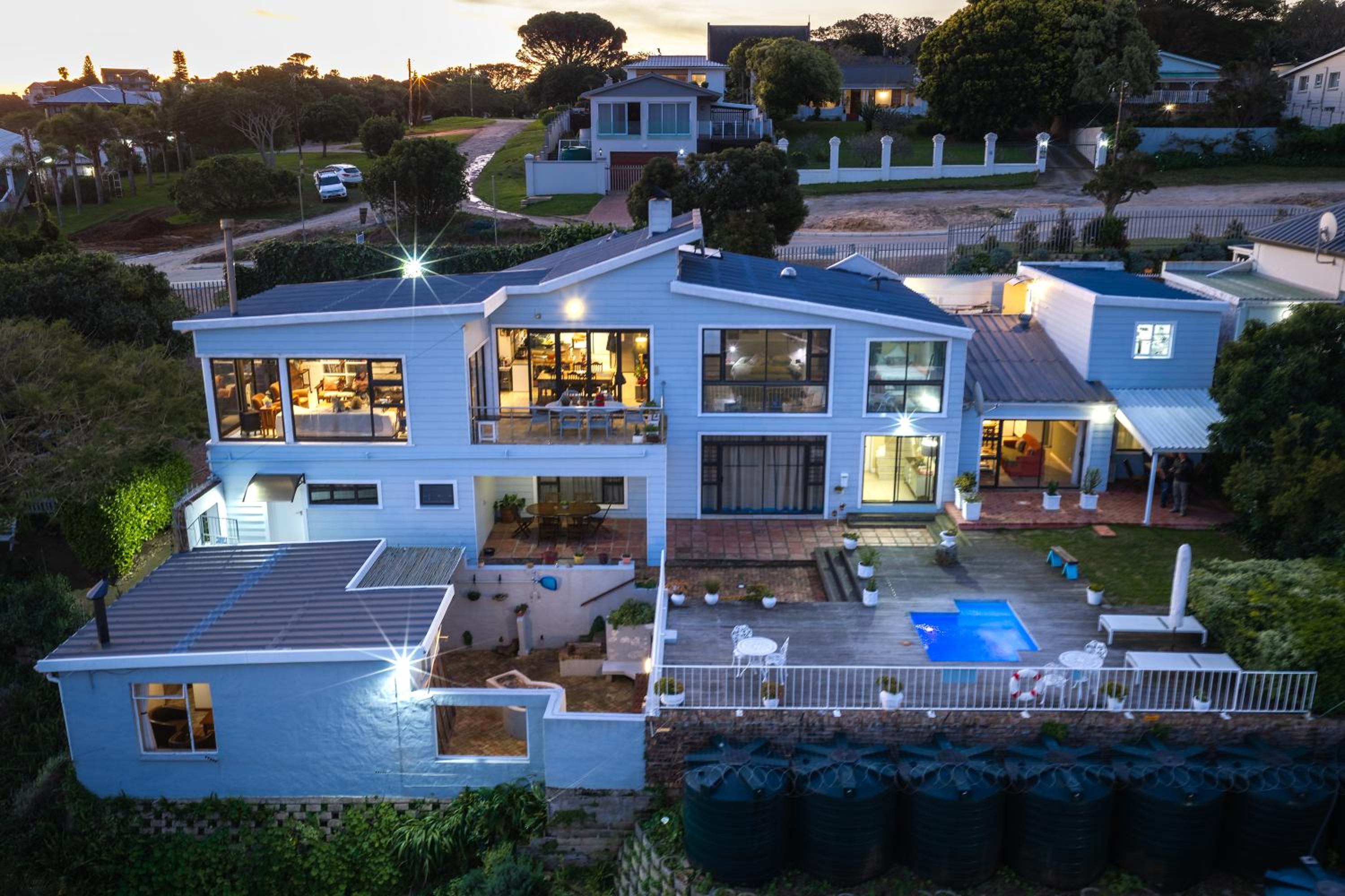 The Lookout Guest House 2/37