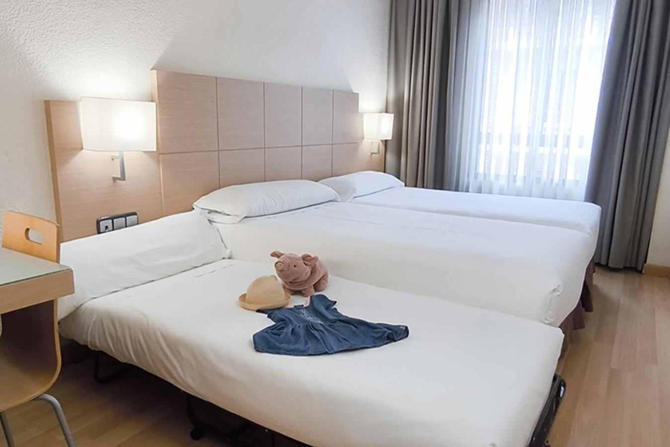 Room, Twin Beds, with Extra Bed
