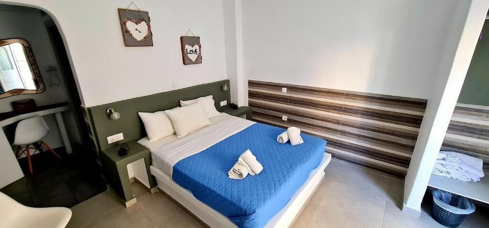 ROOM, DOUBLE BED