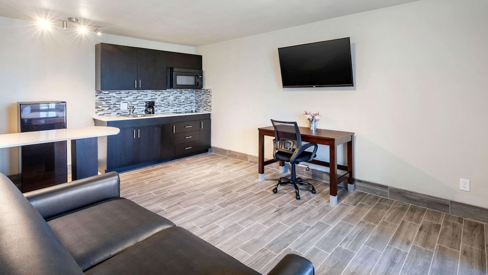 Magnuson Grand Hotel and Conference Center Tyler 44/59