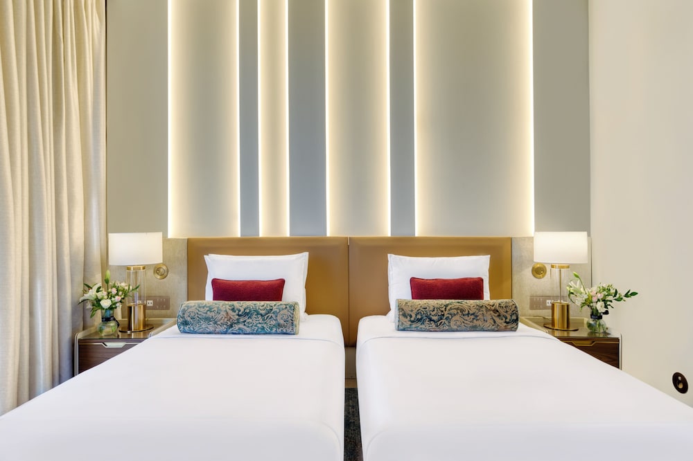 Deluxe, Twin Beds