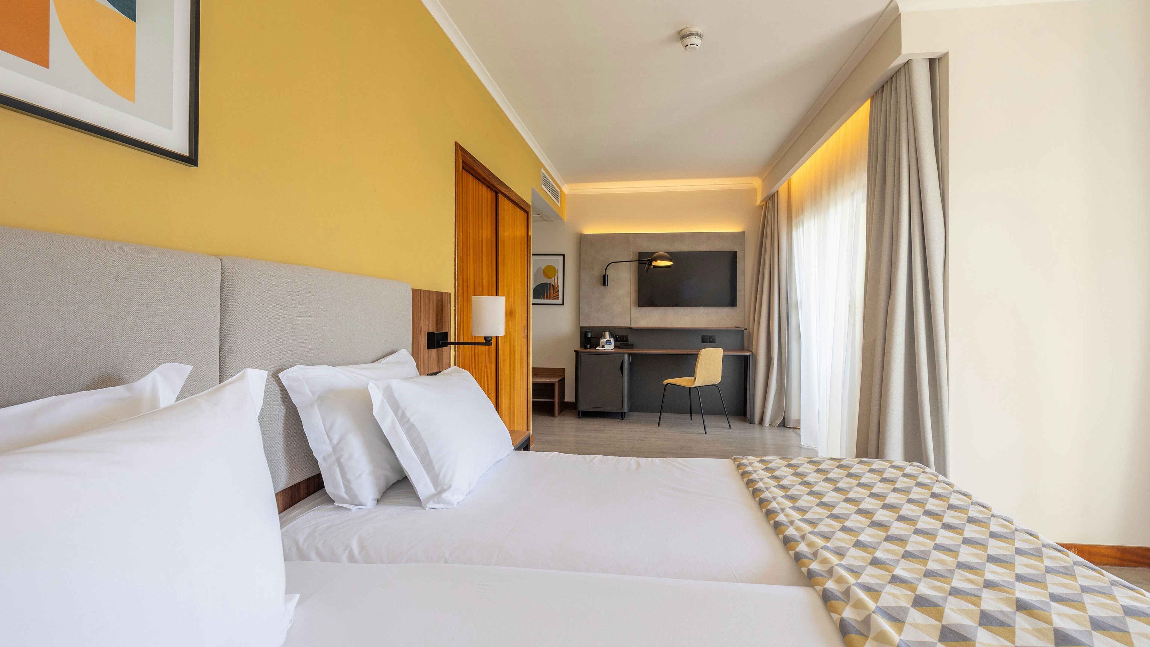 Holiday Inn Algarve Albufeira by IHG 10/79