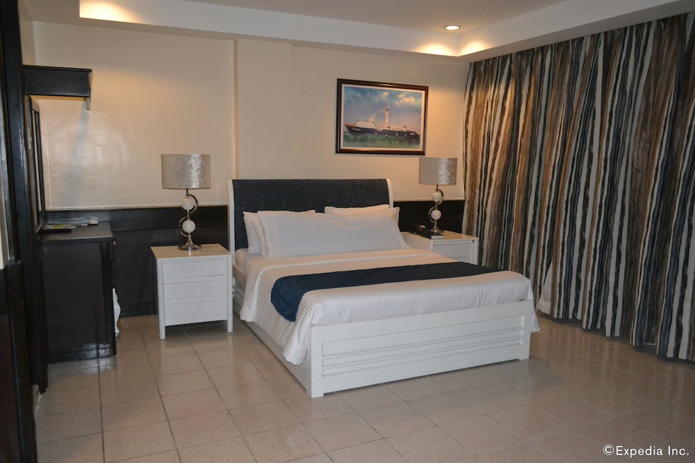 COMMODORE, SUITE
