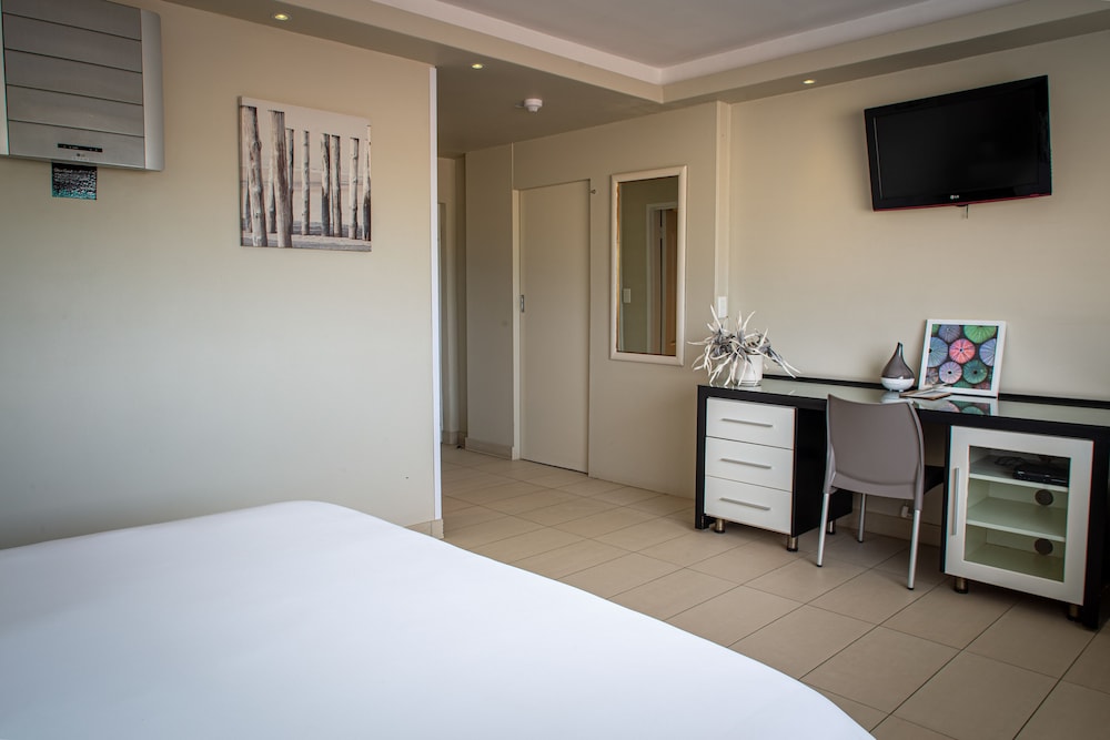 STUDIO, SUITE