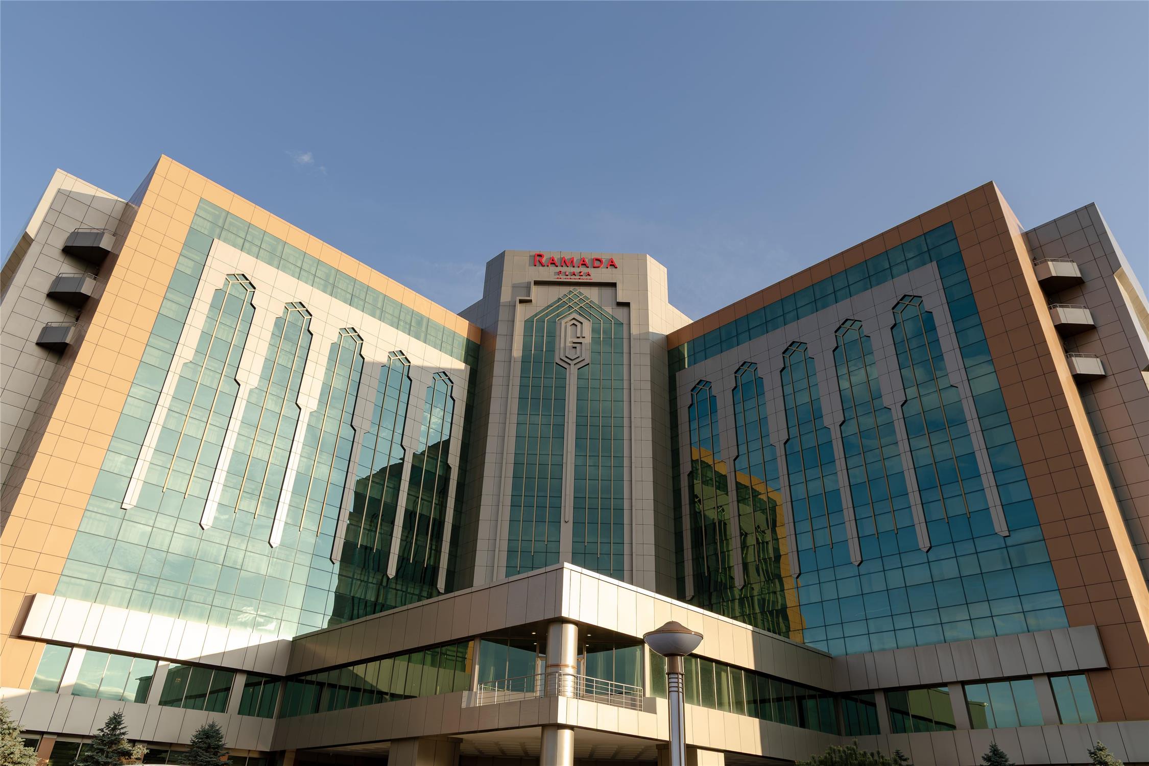Ramada Plaza by Wyndham Gence 2/49