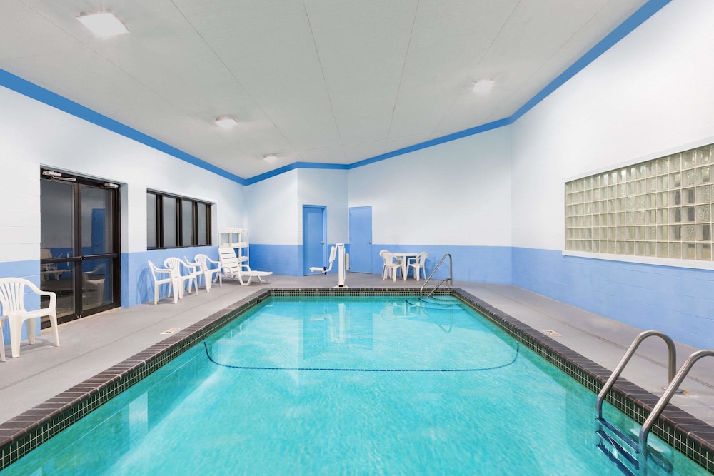 Days Inn & Suites By Wyndham Des Moines Airport 25/40
