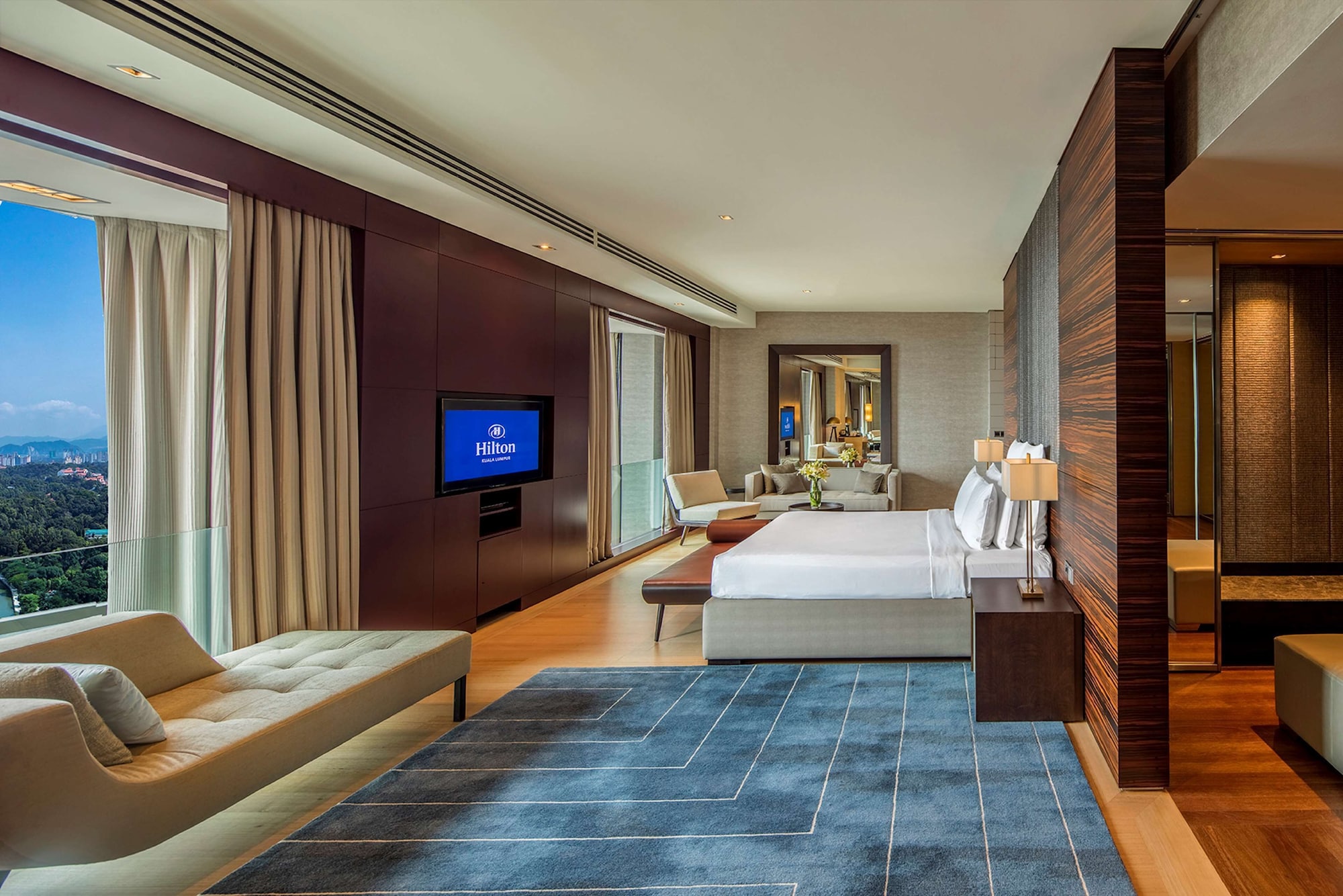 Executive, Penthouse, King Bed, Lake View, Kitchen, Hilton Kuala Lumpur 3/10