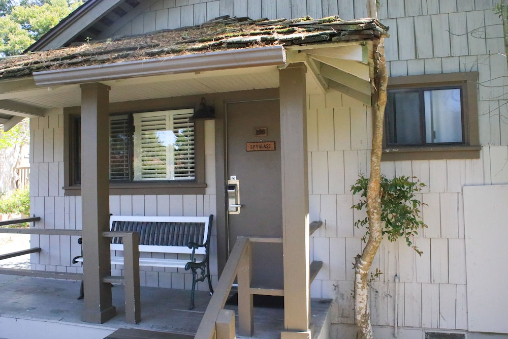 Carmel Resort Inn 59/72