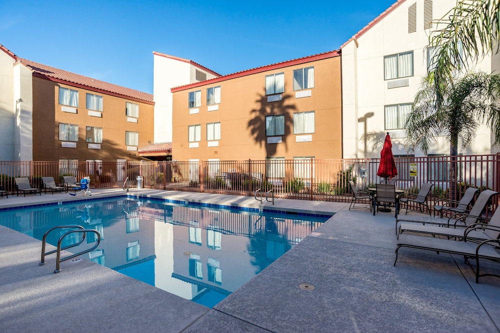 Red Roof Inn Phoenix North - I-17 at Bell Rd 3/38