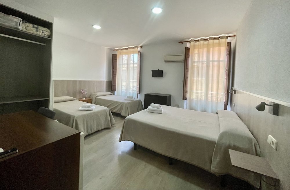 Arteaga Hostal & Baños Árabes Elvira 28/50