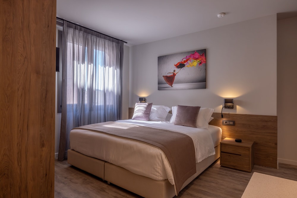 URBAN, COMFORT, STUDIO, KING BED