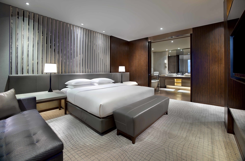 Diplomat, Suite, King Bed