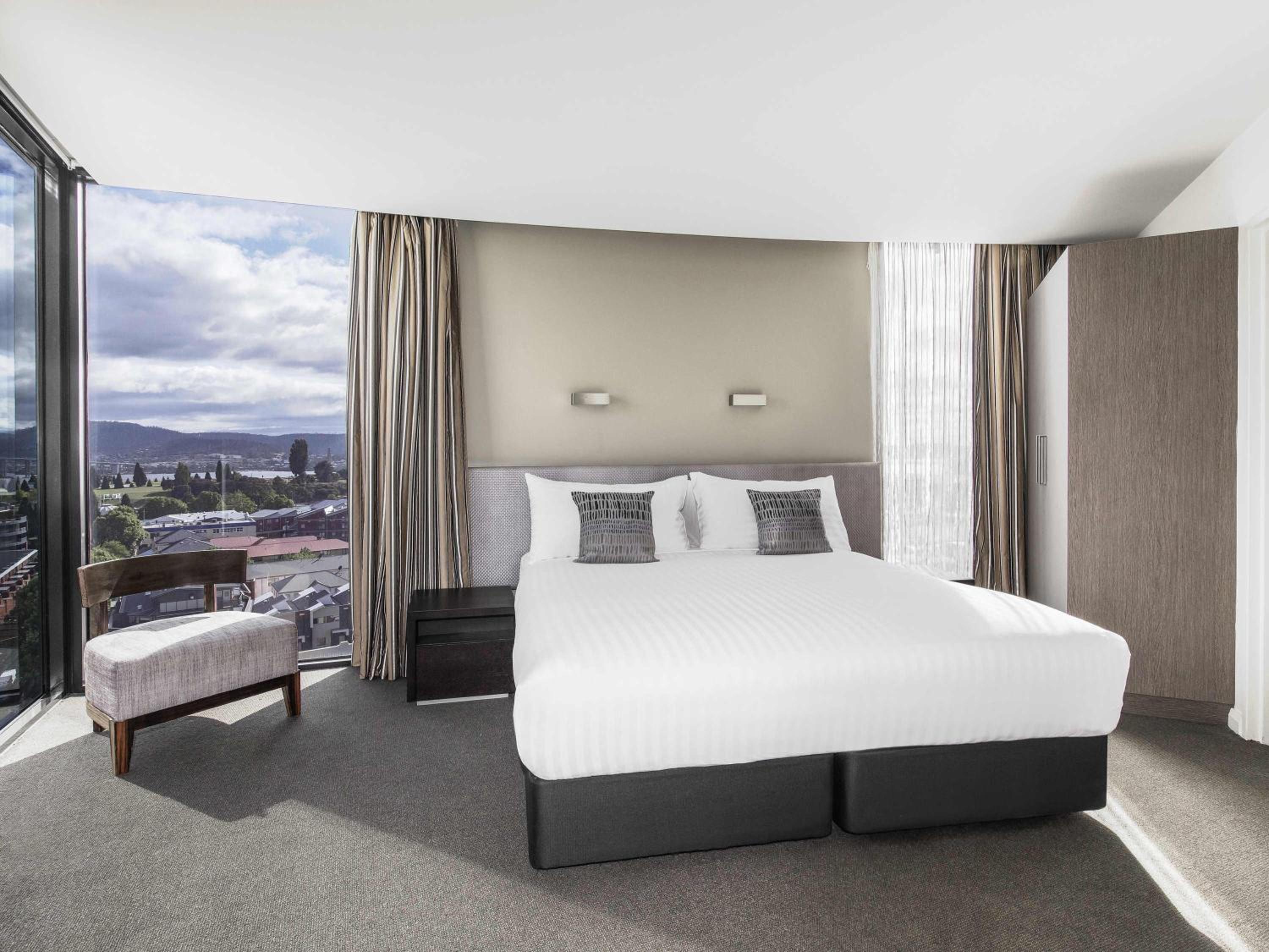 2 Bedrooms, Apartment, King and Twin Beds, Dual Key