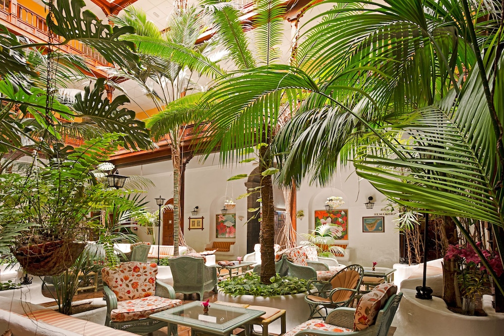 Monopol Hotel Tenerife 52/53